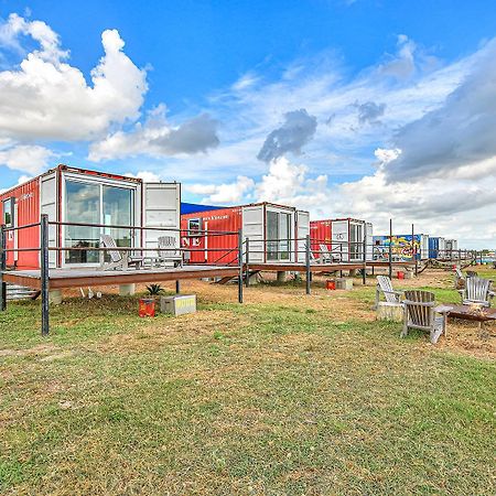 Flophouze Shipping Container Hotel Round Top Luaran gambar