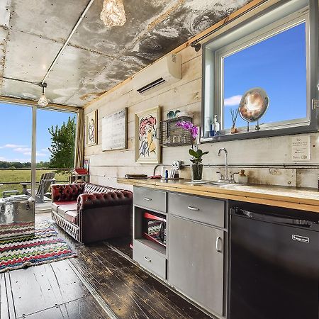 Flophouze Shipping Container Hotel Round Top Luaran gambar