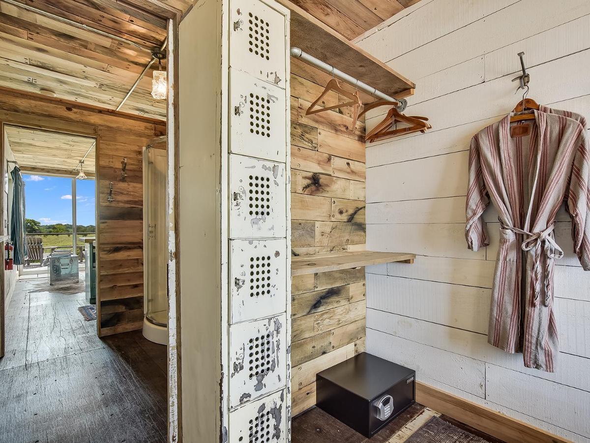 Flophouze Shipping Container Hotel Round Top Luaran gambar