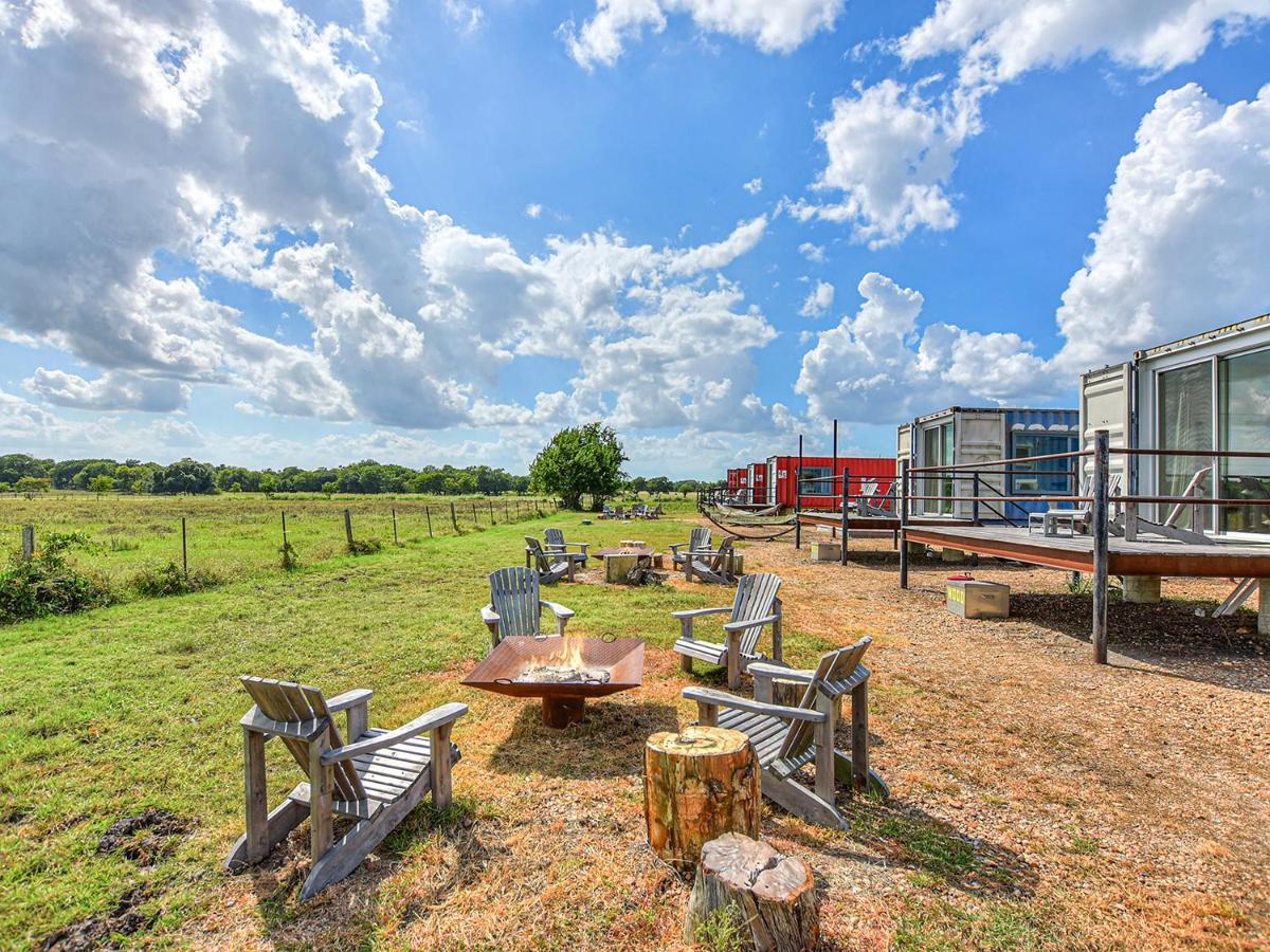 Flophouze Shipping Container Hotel Round Top Luaran gambar