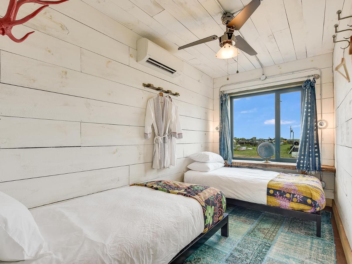 Flophouze Shipping Container Hotel Round Top Luaran gambar
