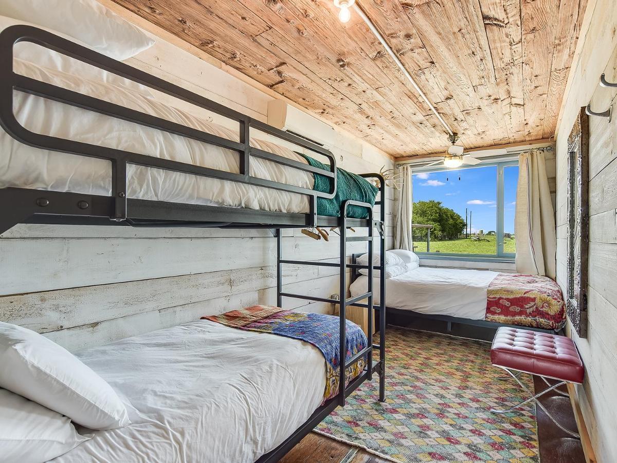 Flophouze Shipping Container Hotel Round Top Luaran gambar