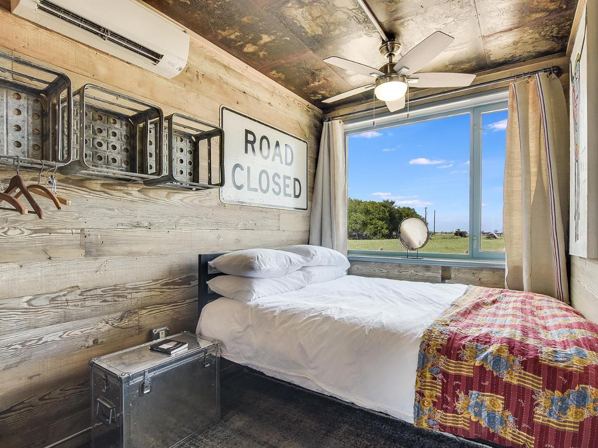 Flophouze Shipping Container Hotel Round Top Luaran gambar